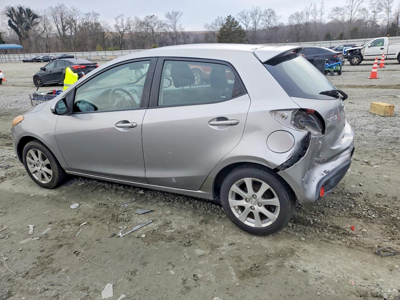 2011 Mazda Mazda2 - Image 2