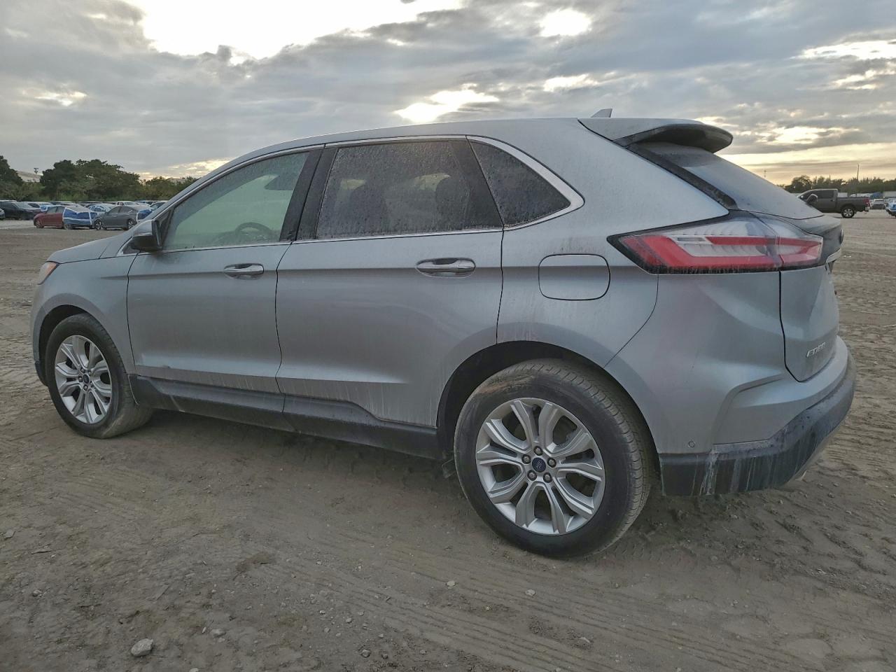 2020 Ford Edge Titanium - Image 2
