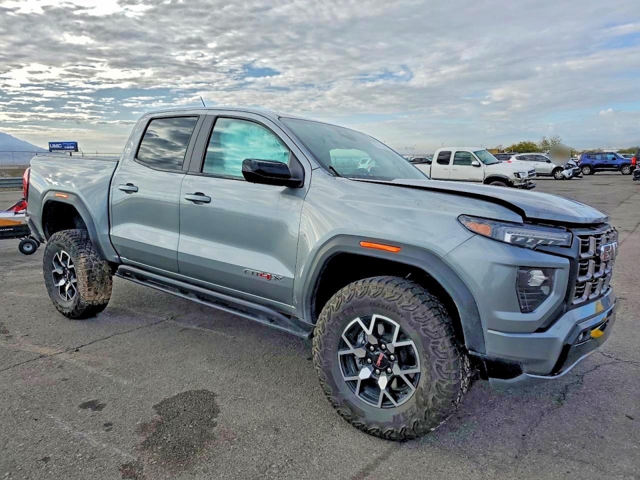 2024 GMC Canyon At4X - Image 4