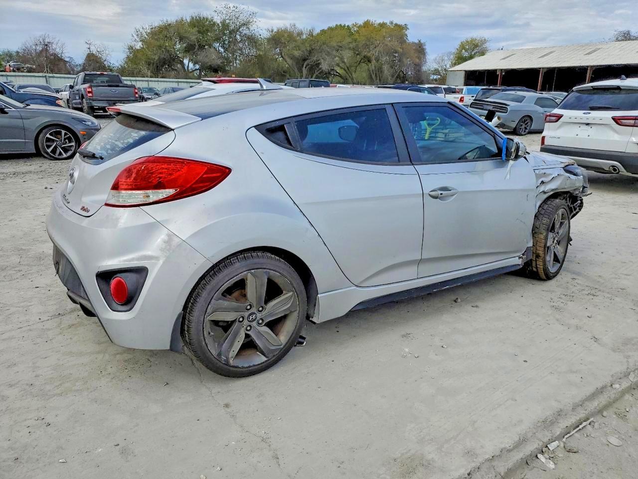2015 Hyundai Veloster Turbo - Фото 3