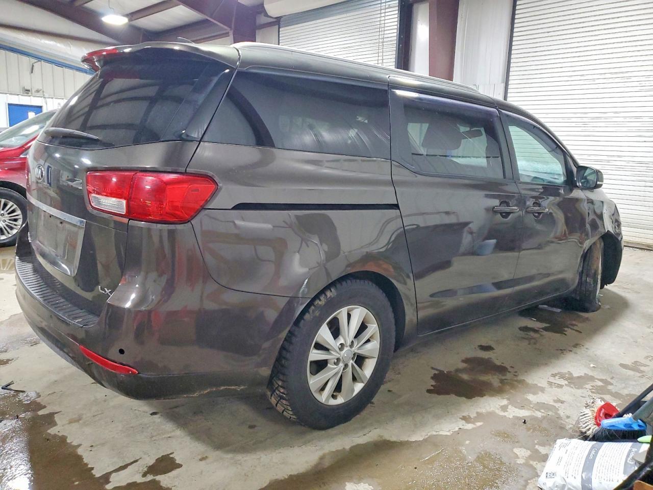 2016 Kia Sedona Lx - Фото 3
