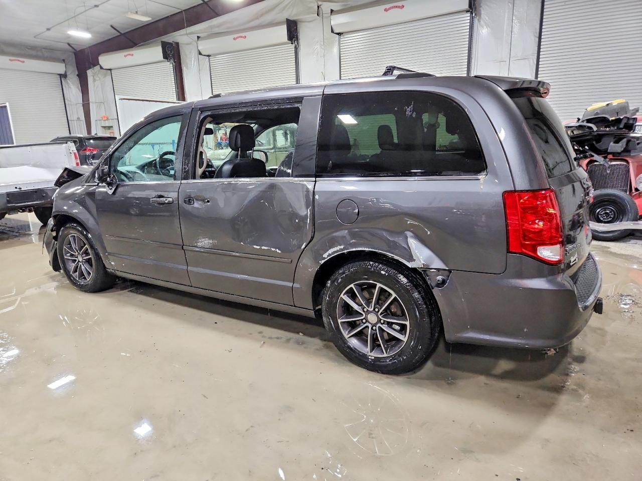 2017 Dodge Grand Caravan Sxt - Фото 2
