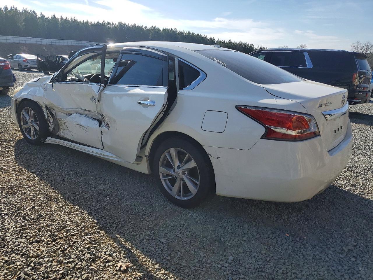 2015 Nissan Altima 2.5 - Фото 2