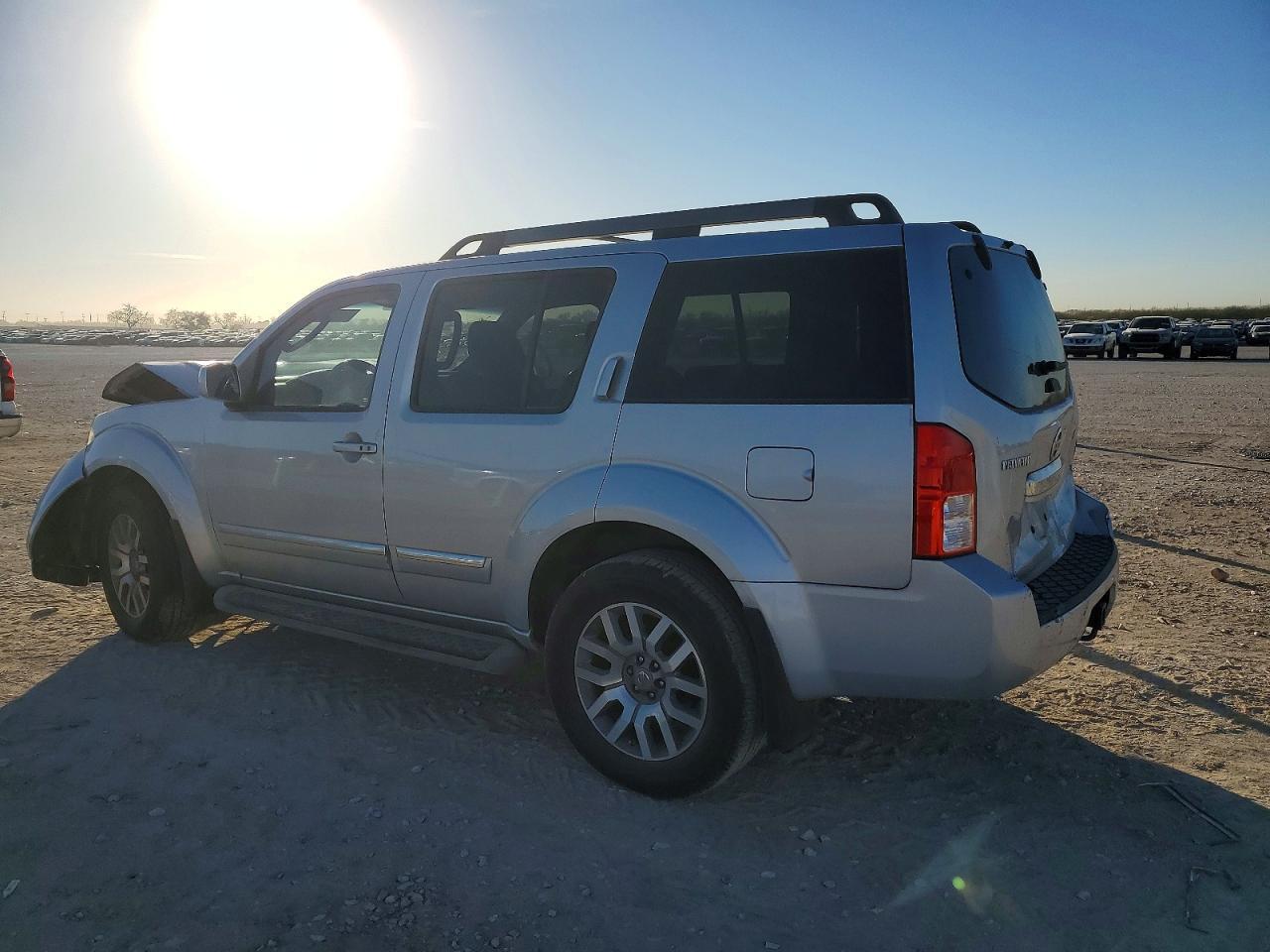 2011 Nissan Pathfinder S - Image 2
