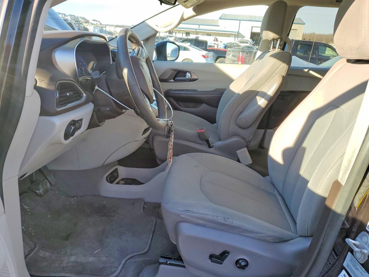 2017 Chrysler Pacifica Lx - Image 7