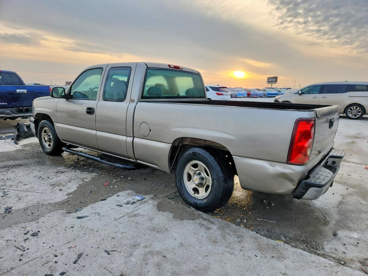 2003 Chevrolet Silverado C1500 - Фото 2