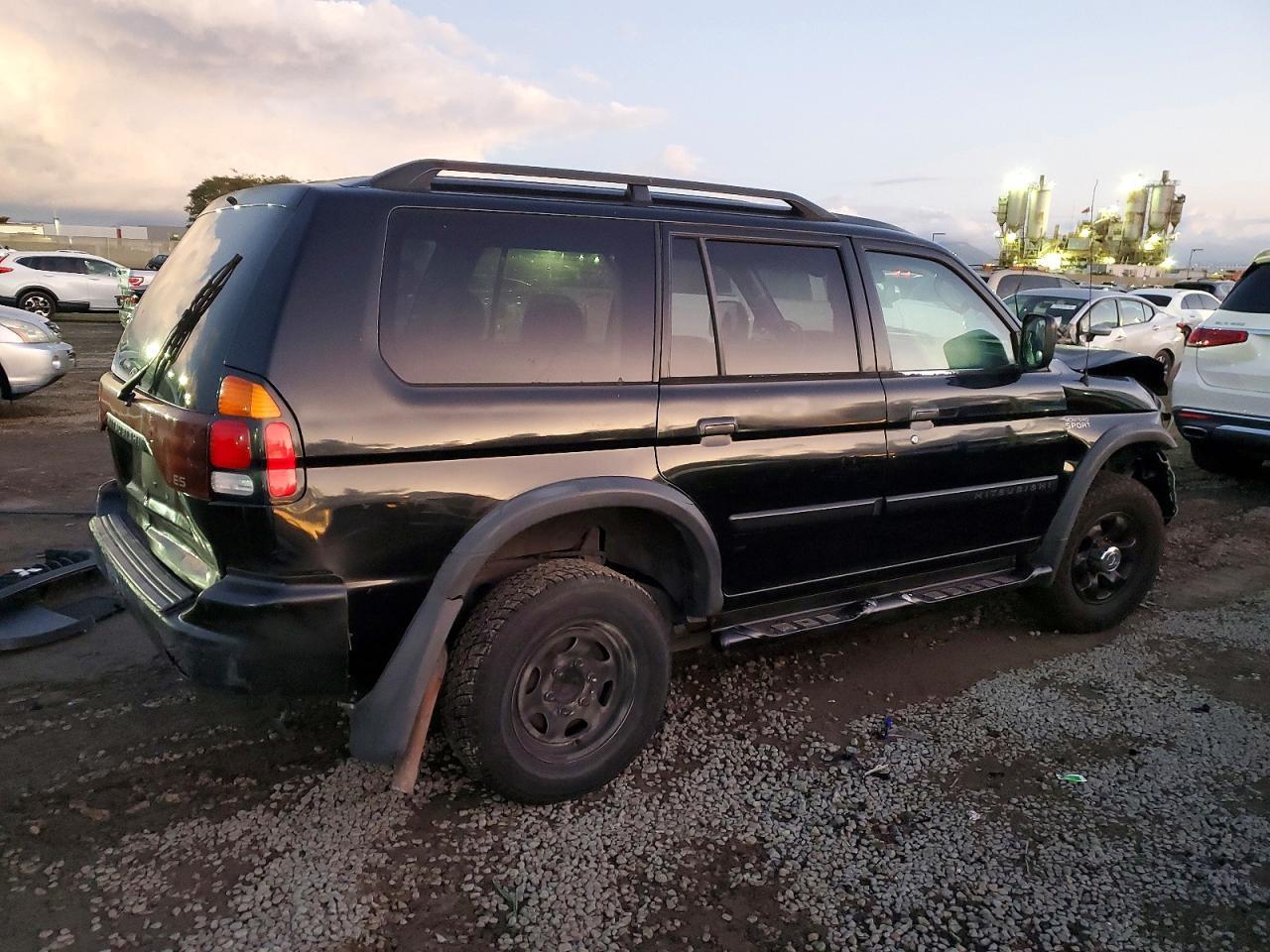 2003 Mitsubishi Montero Sport Es - Image 3