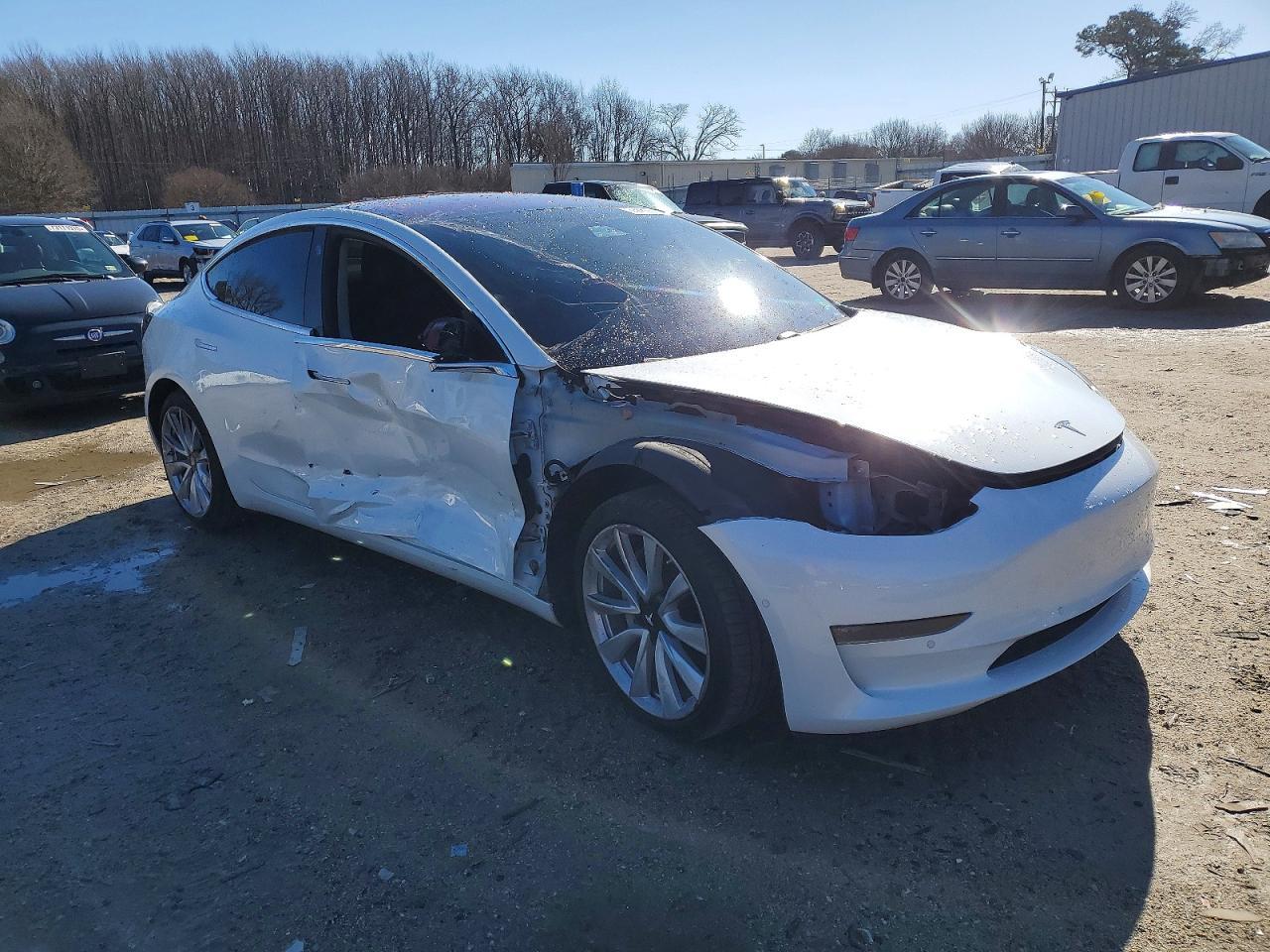 2018 Tesla Model 3 - Фото 4