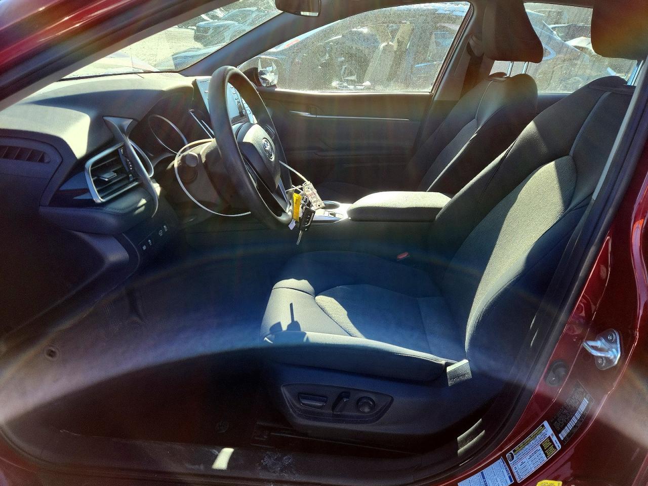 2021 Toyota Camry Le - Фото 7