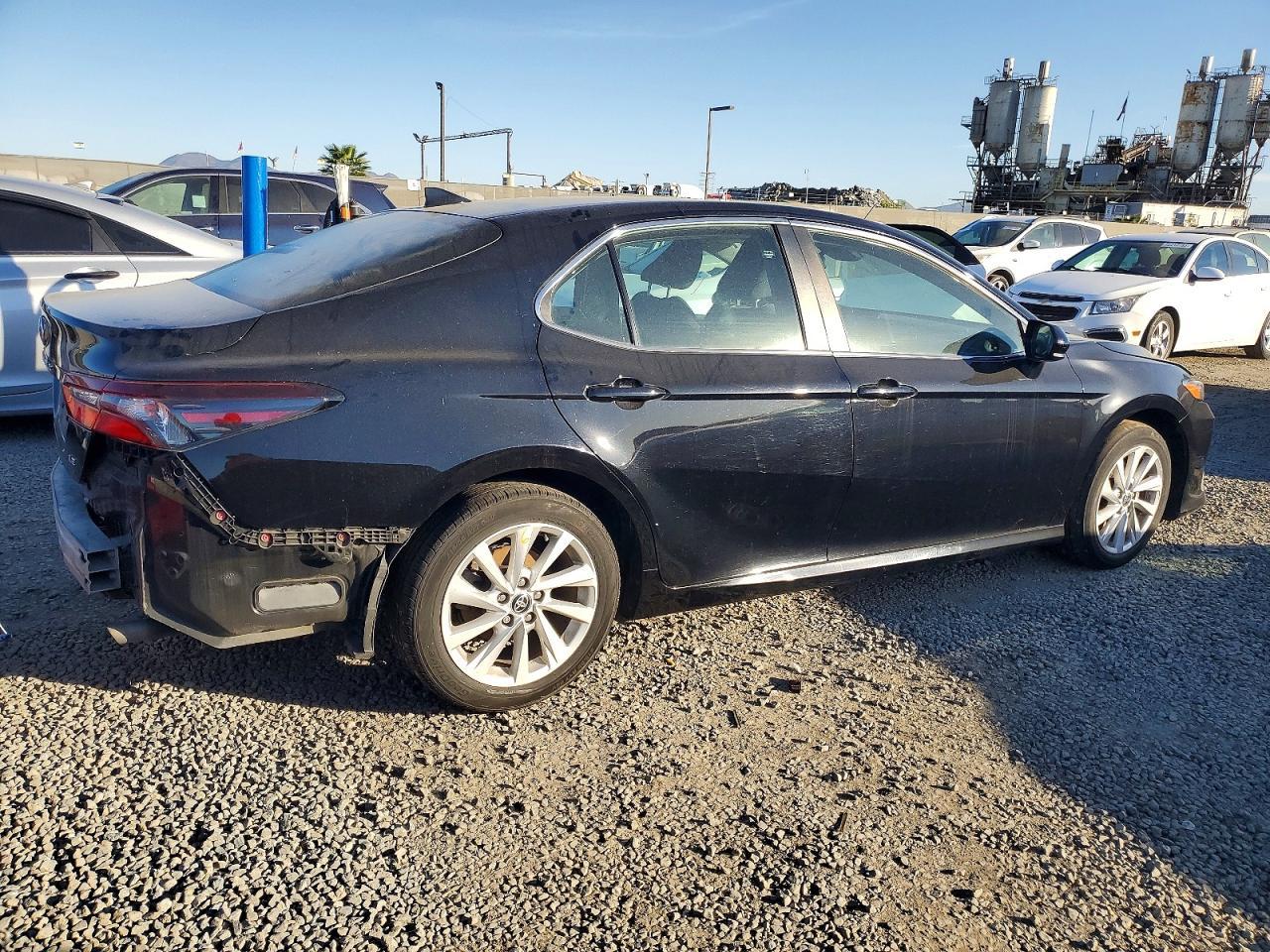 2022 Toyota Camry Le - Фото 3