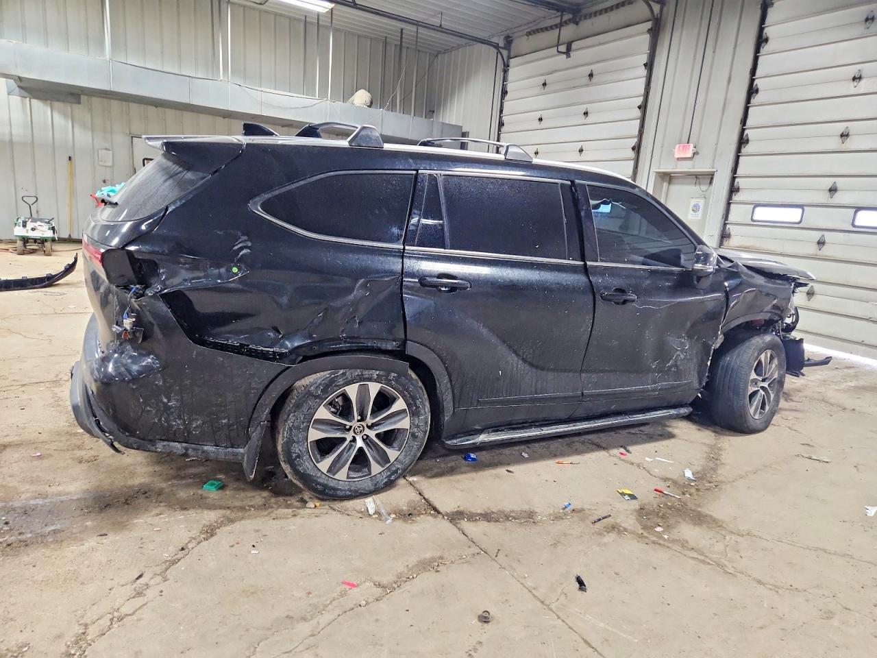2022 Toyota Highlander Xle - Image 3