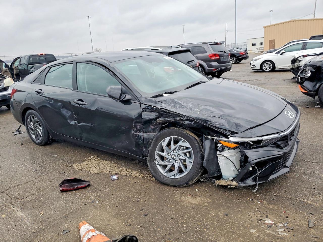 2024 Hyundai Elantra Blue - Фото 4