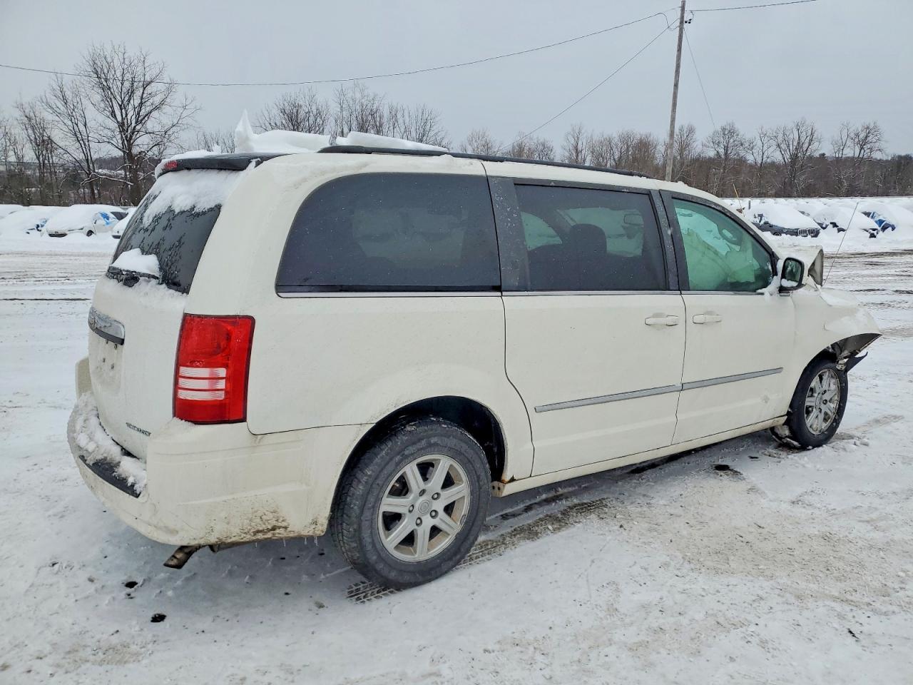 2010 Chrysler Town & Country Touring Plus - Фото 3