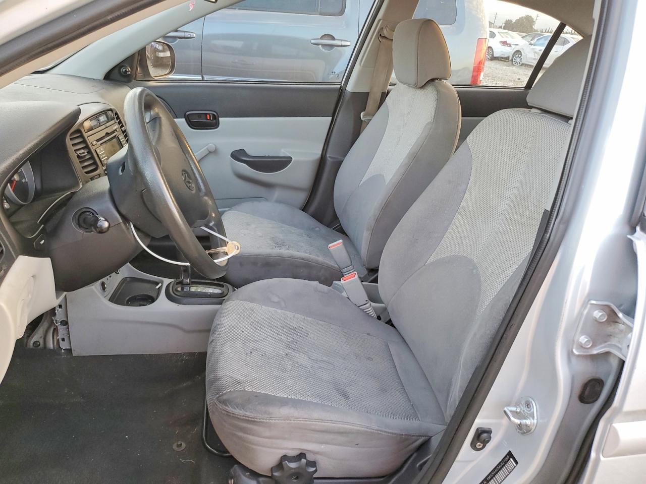 2010 Hyundai Accent Gls - Image 7