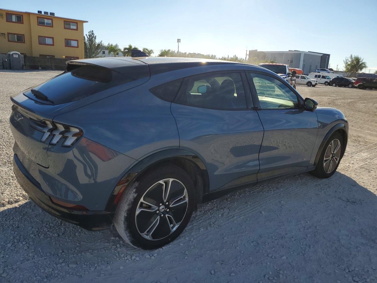 2023 Ford Mustang Mach-E Premium - Фото 3