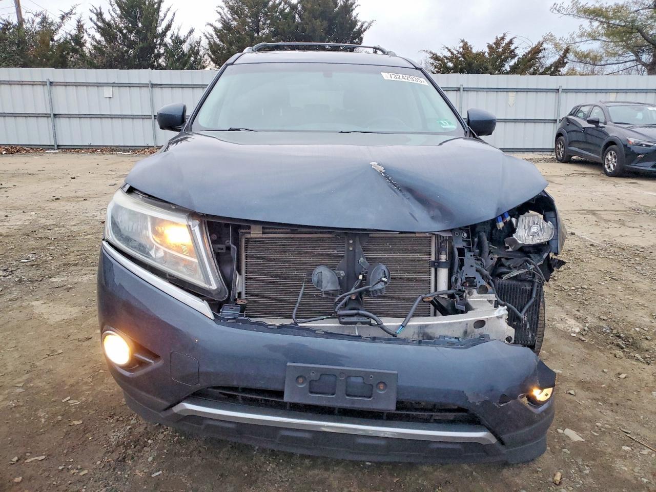 2016 Nissan Pathfinder S - Image 5