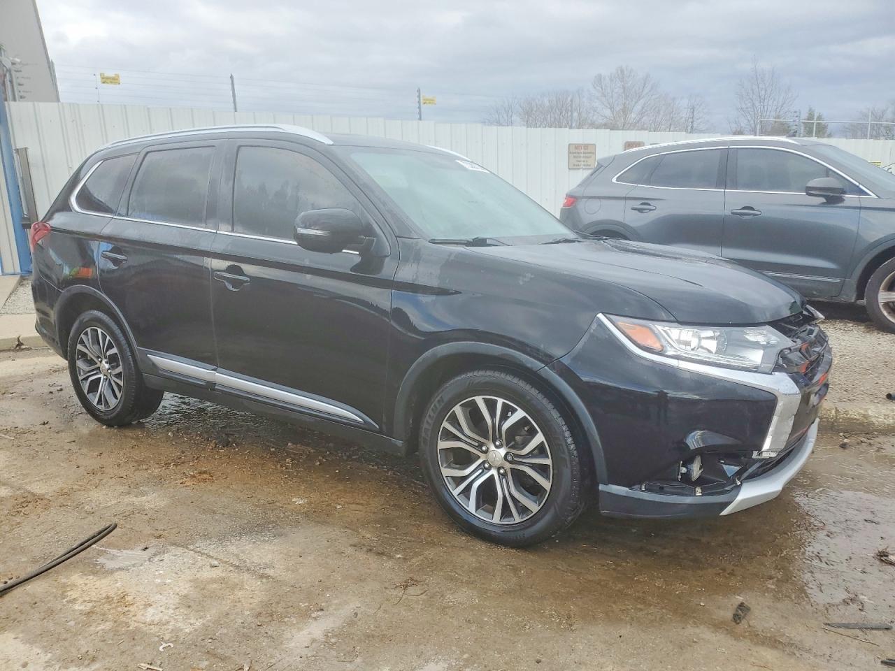 2017 Mitsubishi Outlander Se - Фото 4