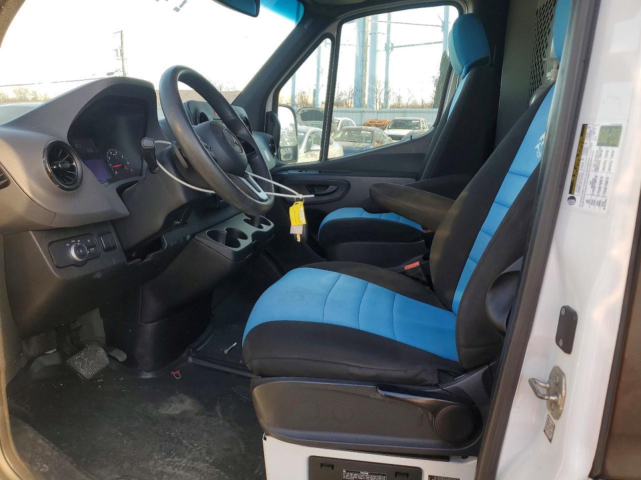 2021 Mercedes-Benz Sprinter 2500 - Фото 7