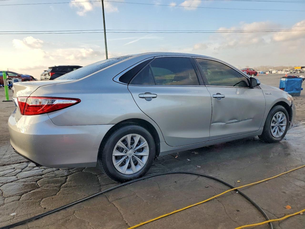 2016 Toyota Camry Hybrid - Фото 3