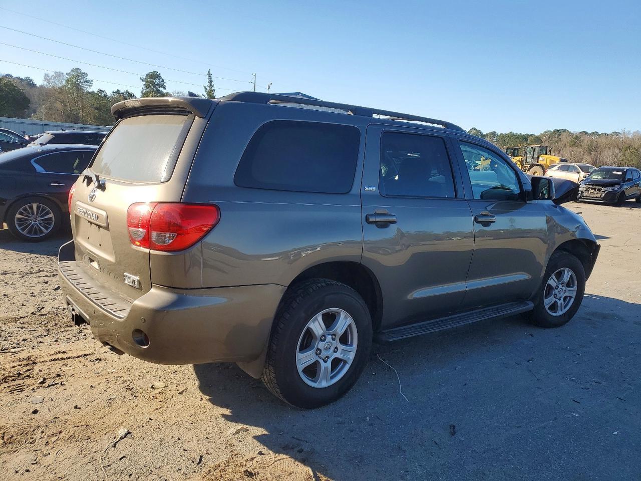 2017 Toyota Sequoia Sr5 - Image 3