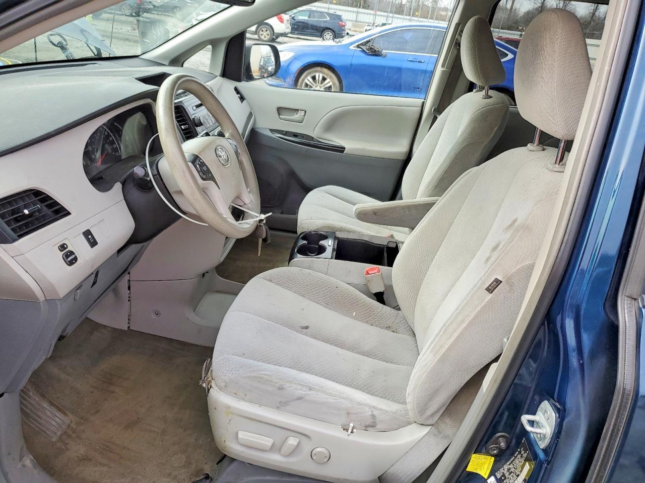 2011 Toyota Sienna Le - Фото 7