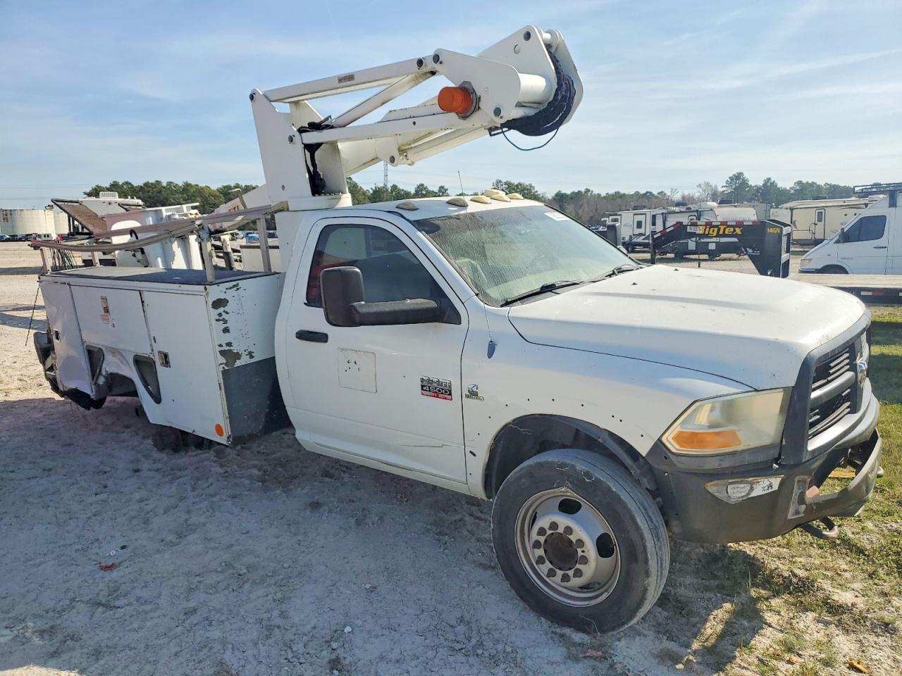 2012 Dodge Ram Bucket Truck - Фото 4