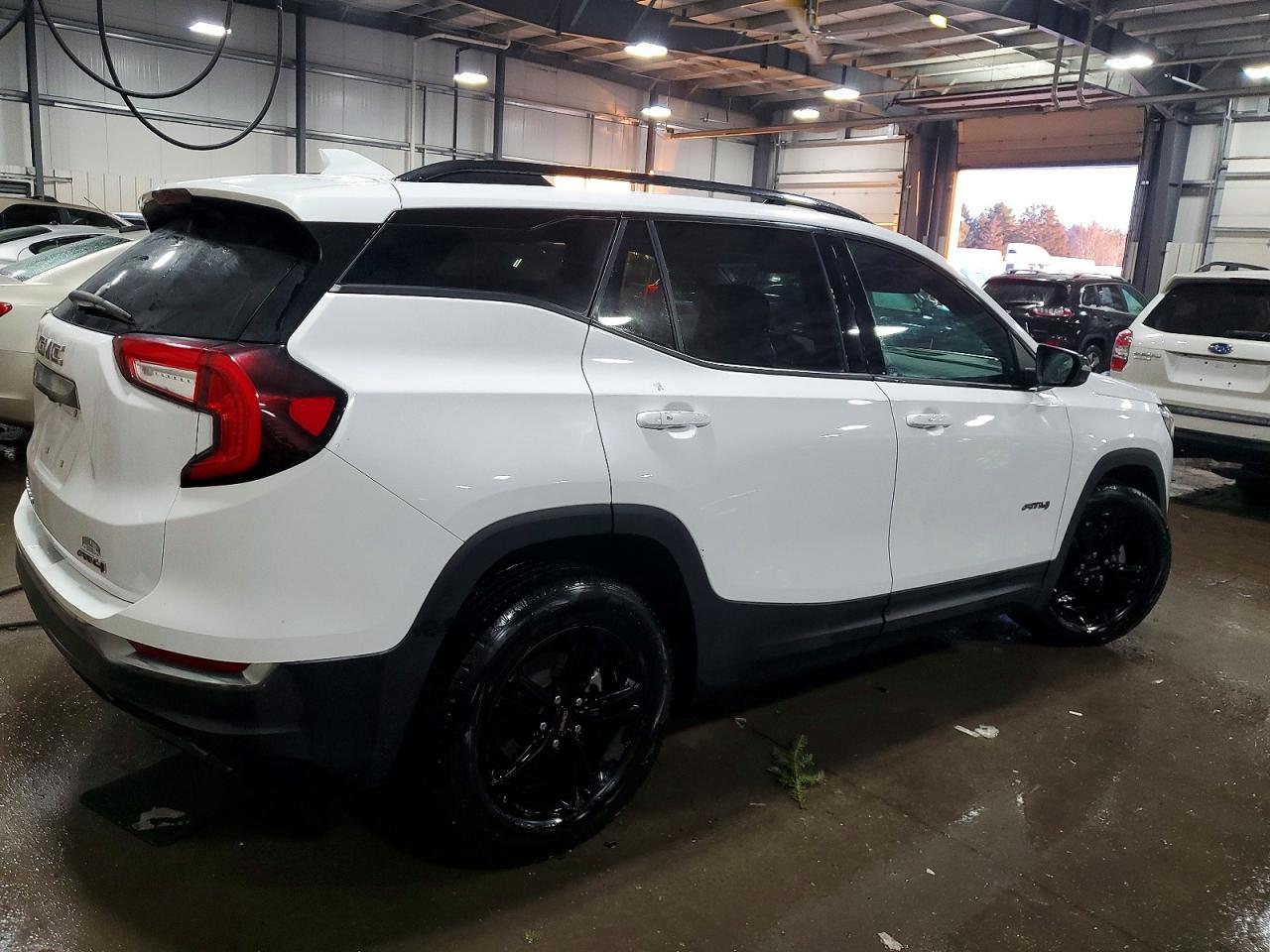 2022 GMC Terrain At4 - Фото 3
