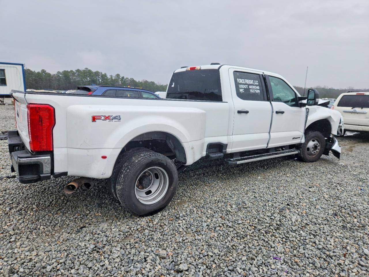 2024 Ford F350 Super Duty - Фото 3