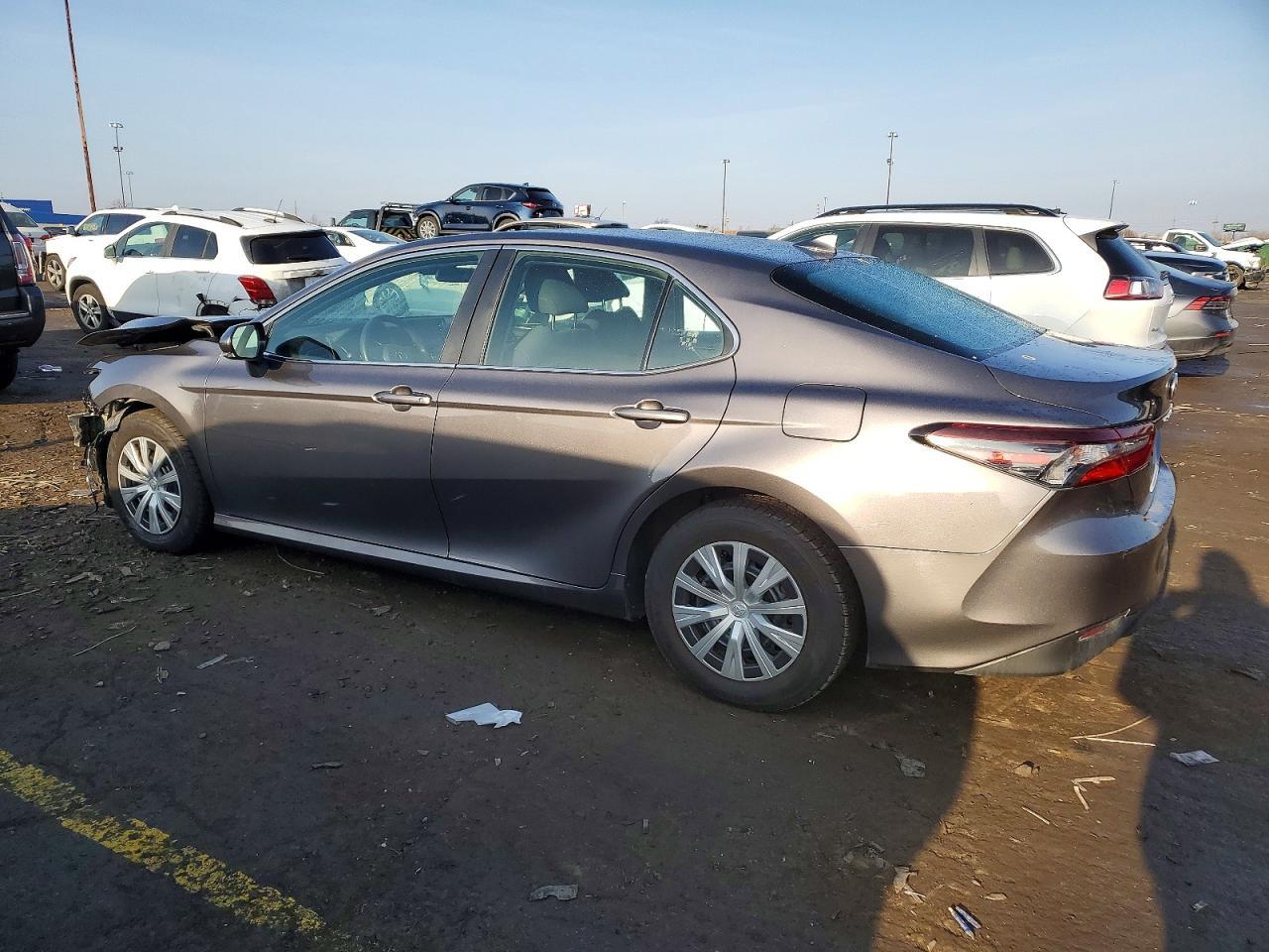 2023 Toyota Camry Le - Фото 2