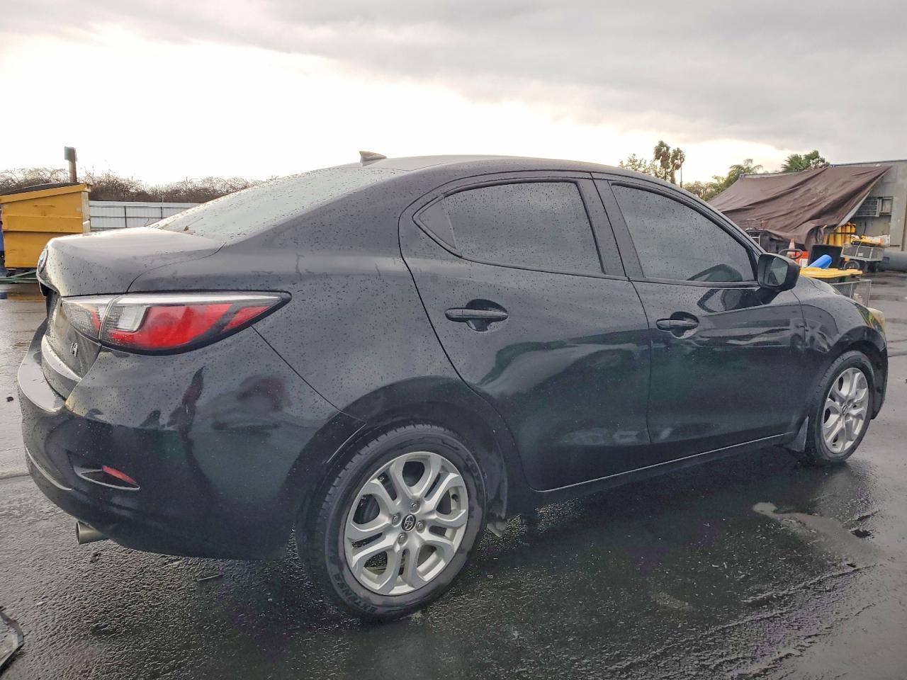 2019 Toyota Yaris L - Image 3