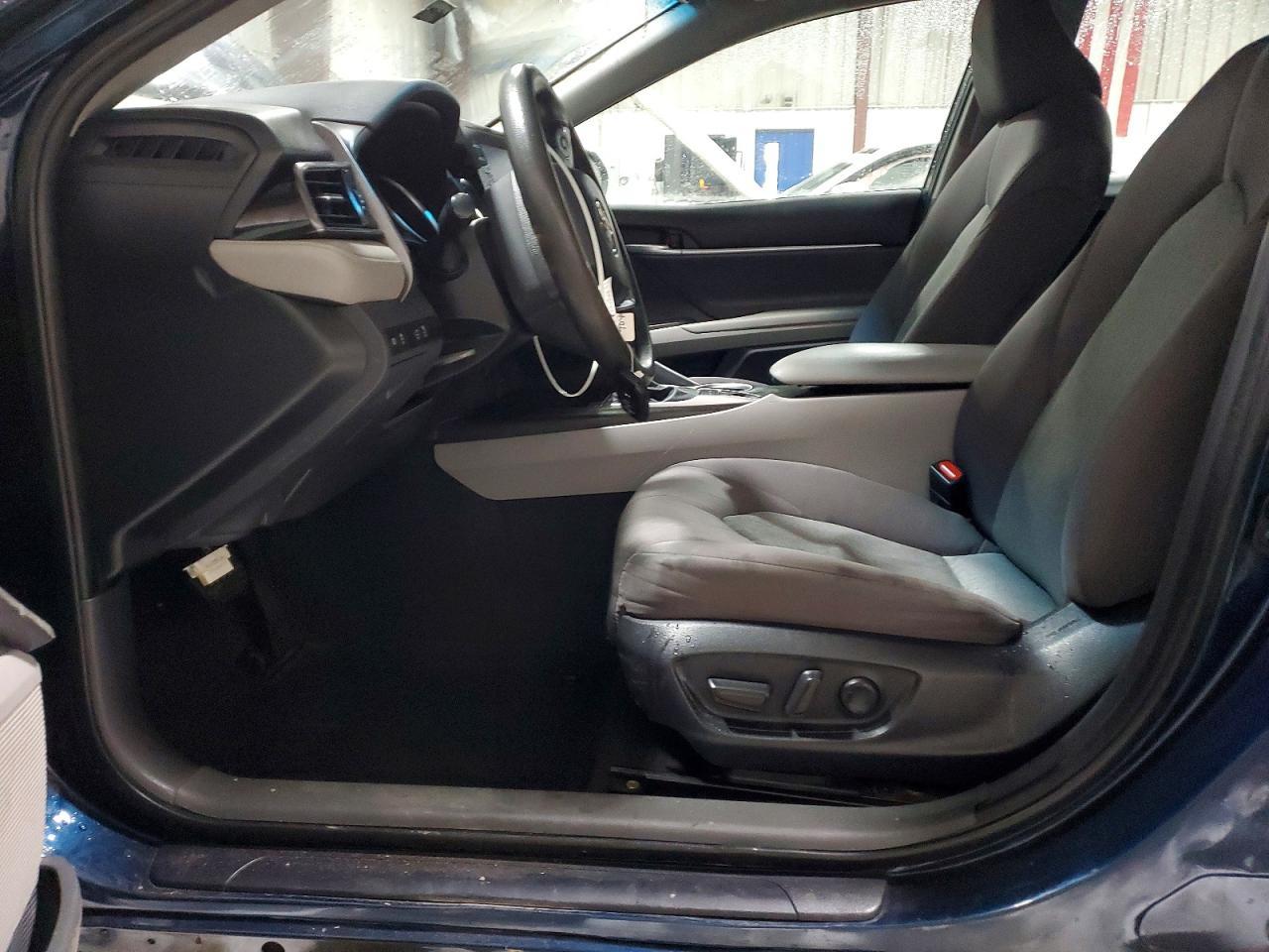 2021 Toyota Camry Le - Фото 7