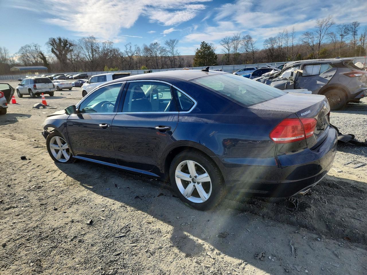 2013 Volkswagen Passat Se - Image 2