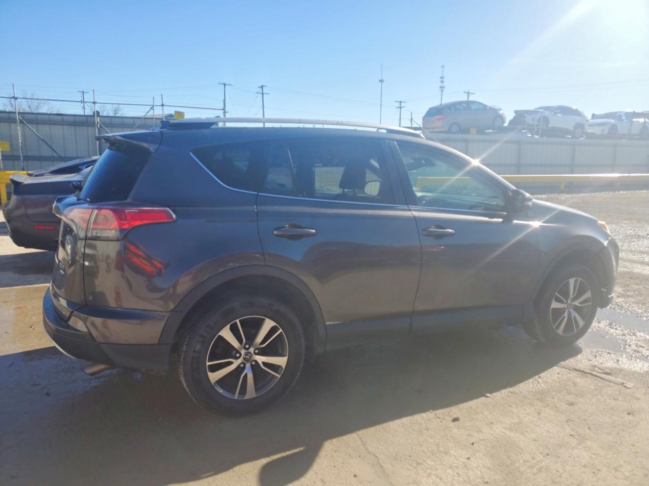 2016 Toyota Rav4 Xle - Image 3