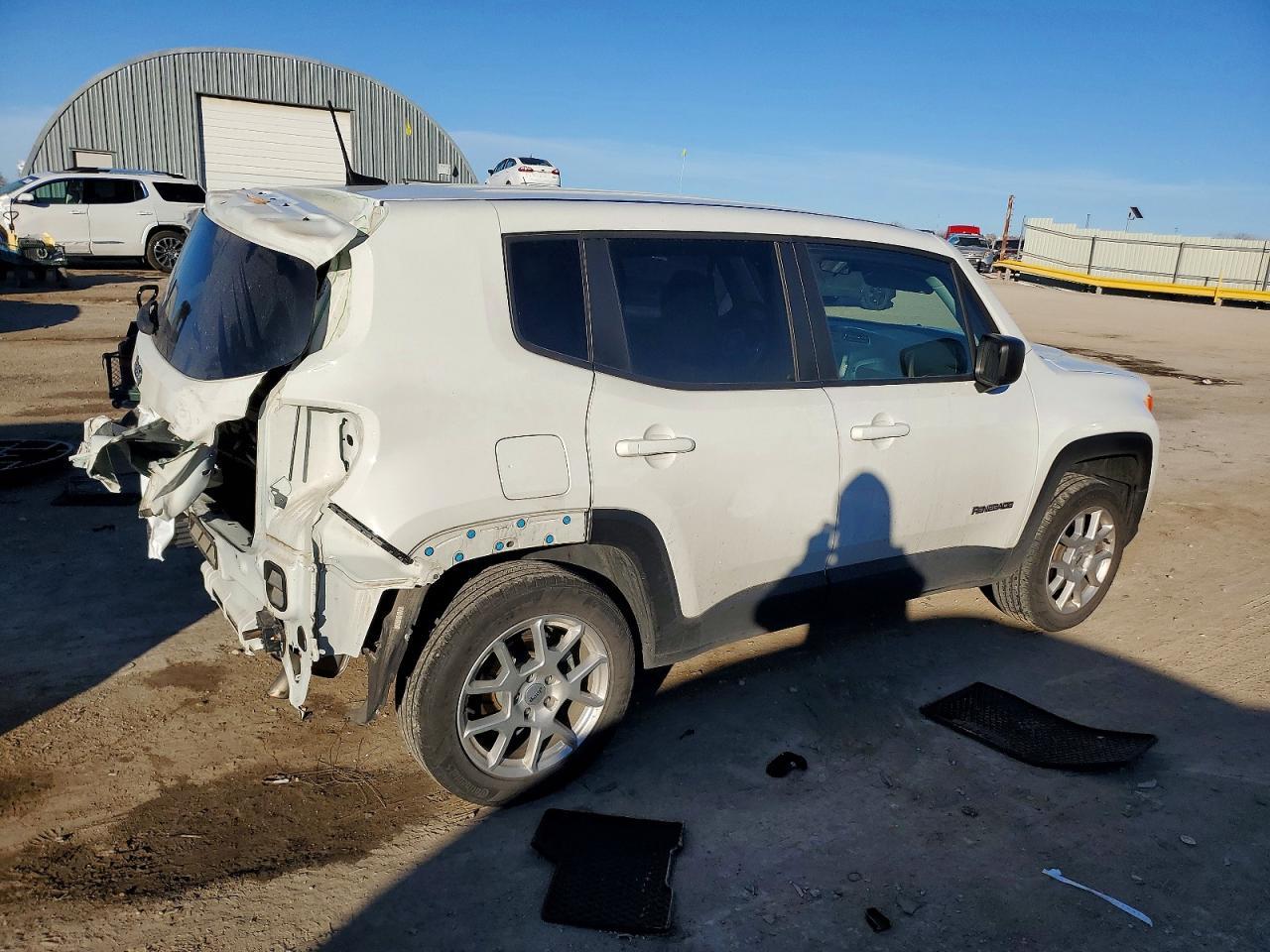 2023 Jeep Renegade Latitude - Image 3