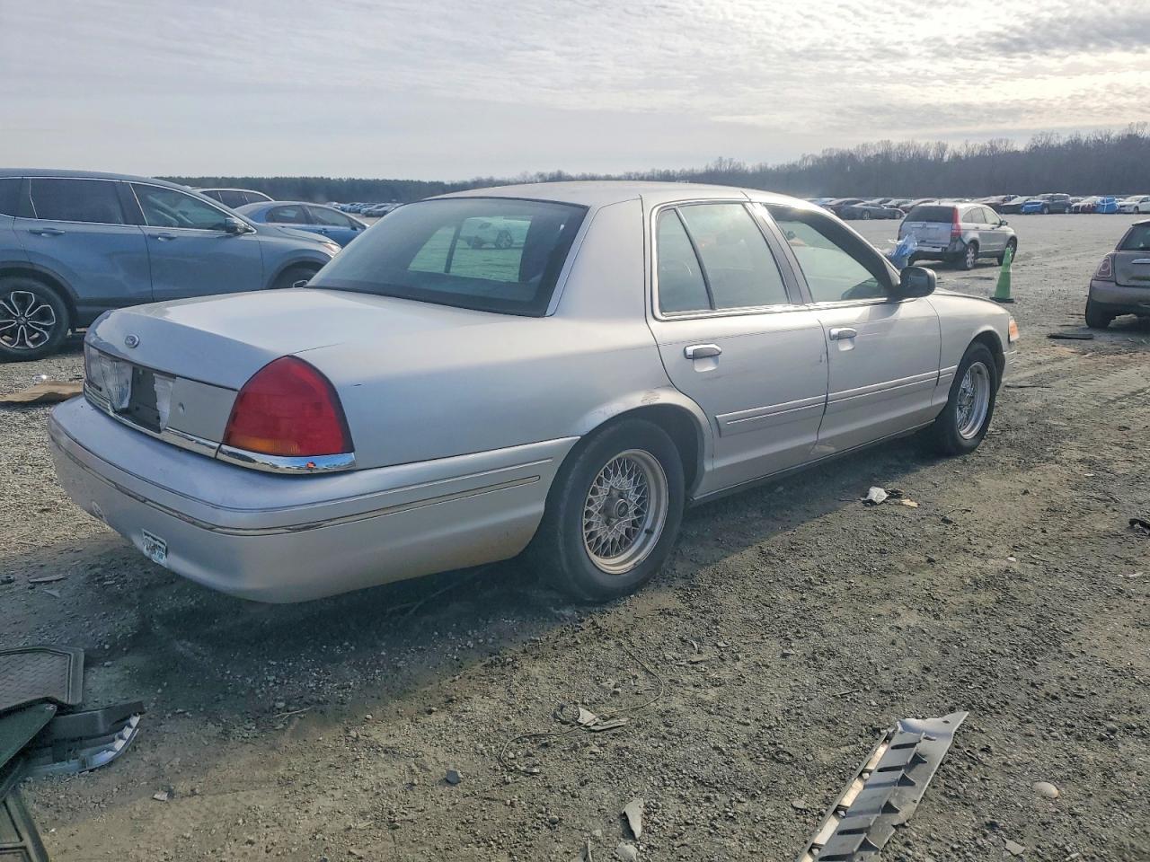 2001 Ford Crown Victoria Lx - Фото 3