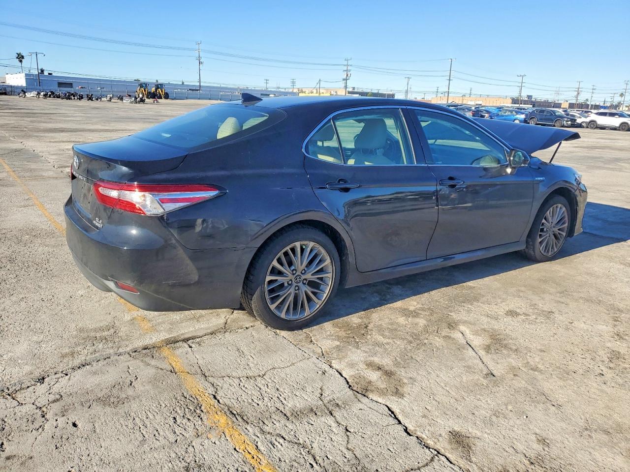 2019 Toyota Camry Hybrid - Image 3