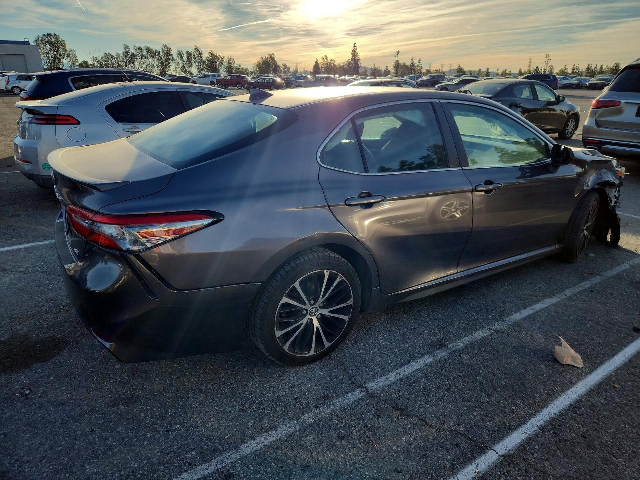 2019 Toyota Camry Se - Image 3