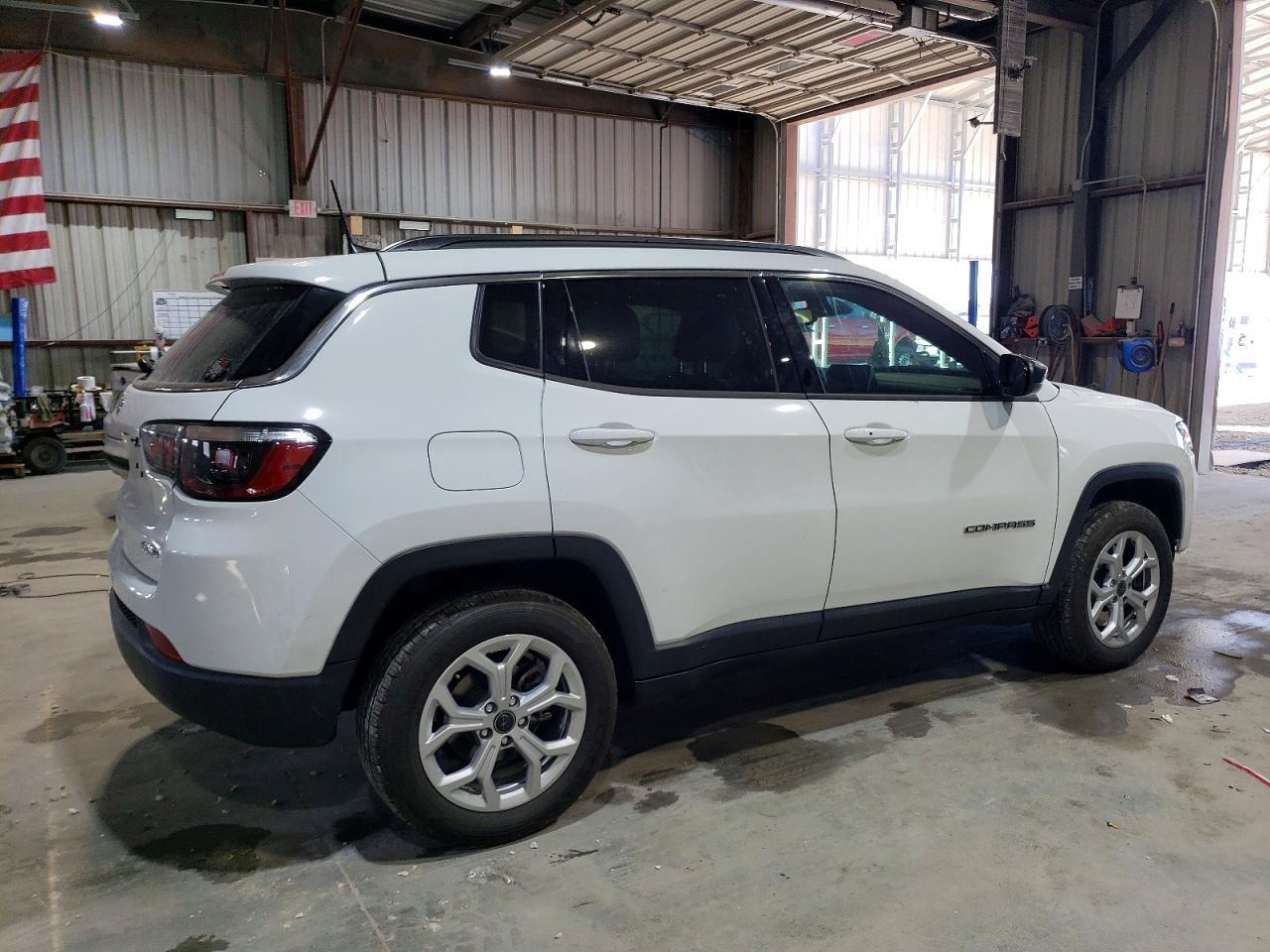 2025 Jeep Compass Latitude - Image 3