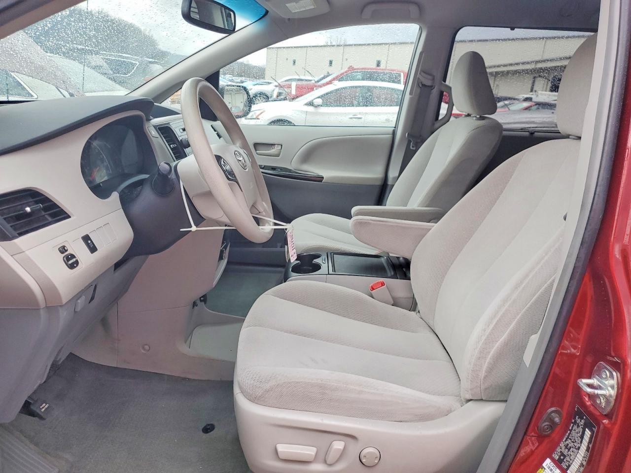 2014 Toyota Sienna Le - Фото 7
