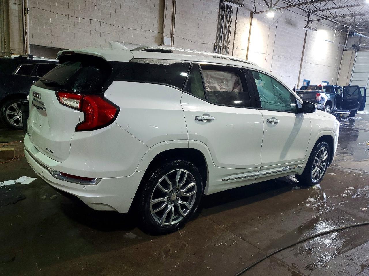2024 GMC Terrain Denali - Image 3