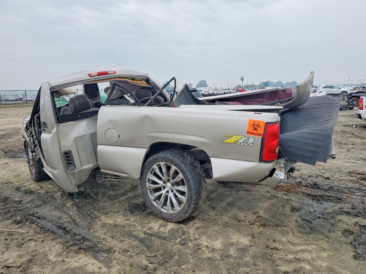 2006 GMC New Sierra K1500 - Image 2