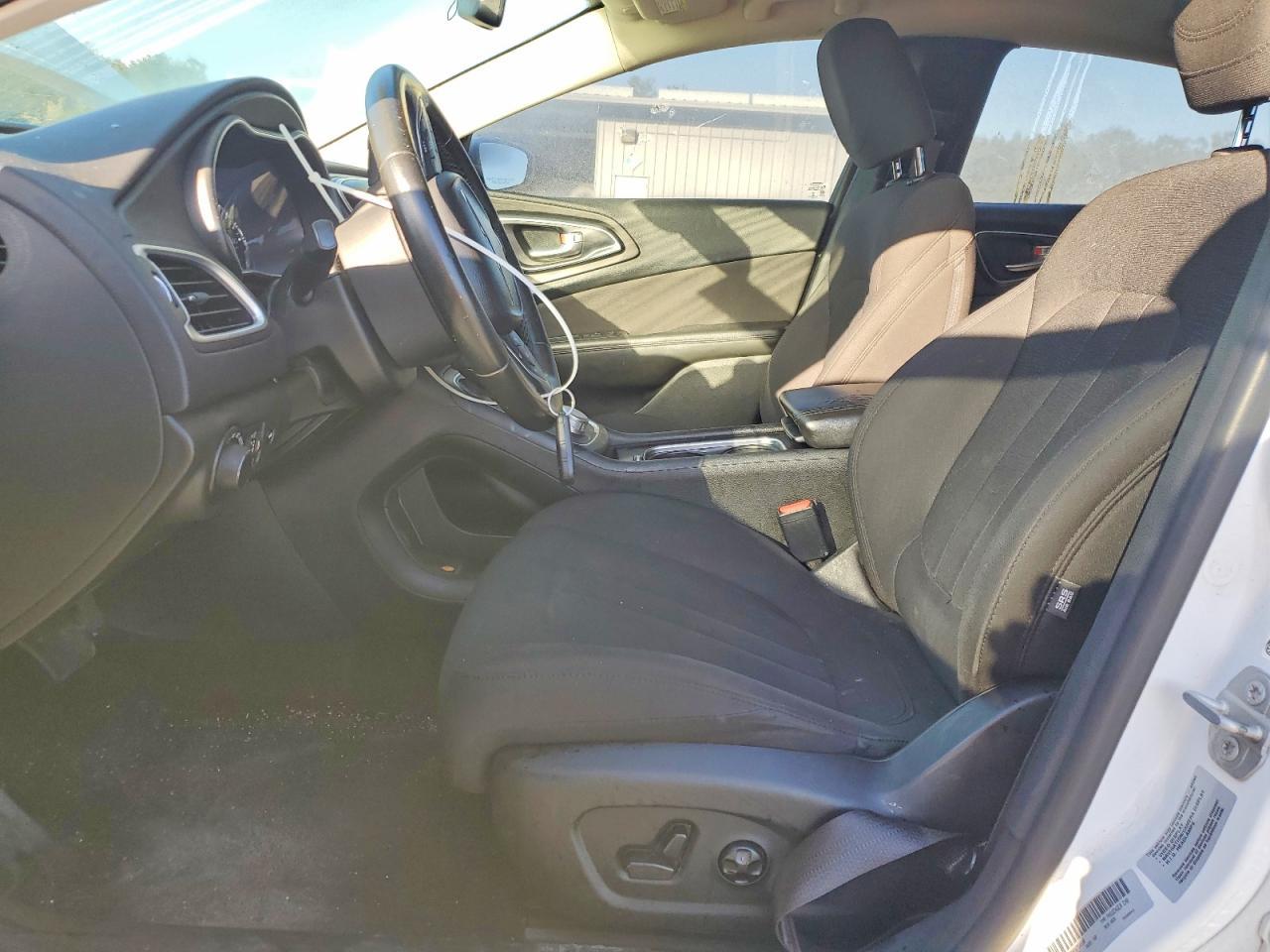 2015 Chrysler 200 Limited - Image 7