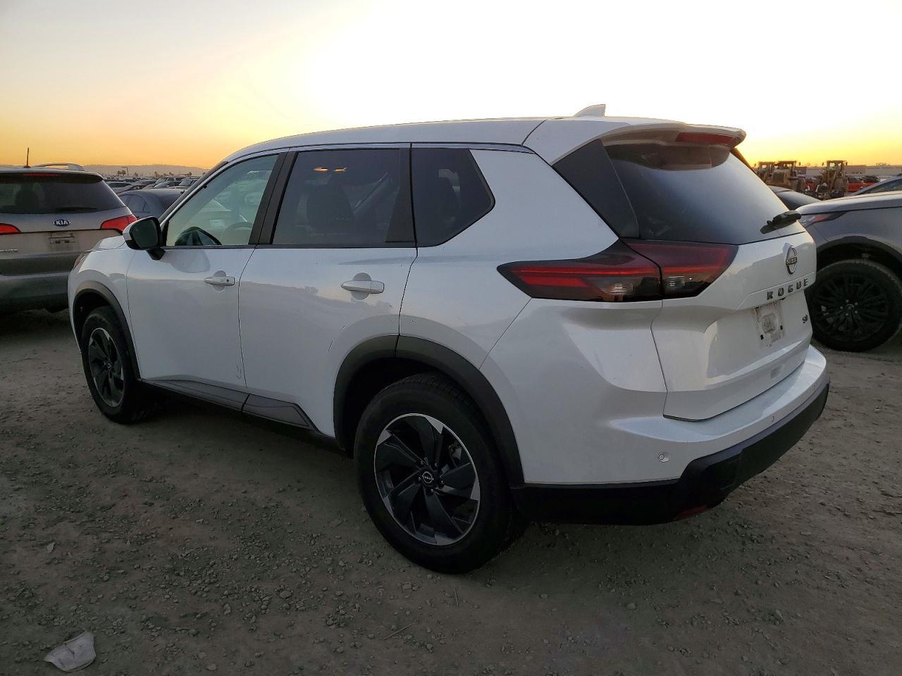 2024 Nissan Rogue Sv - Фото 2