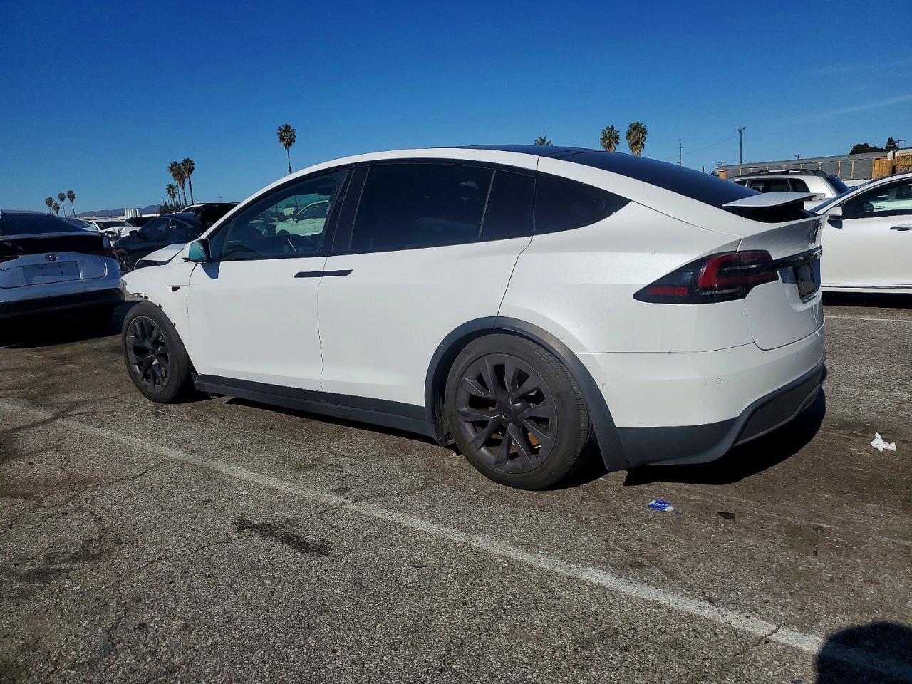 2022 Tesla Model X - Фото 2