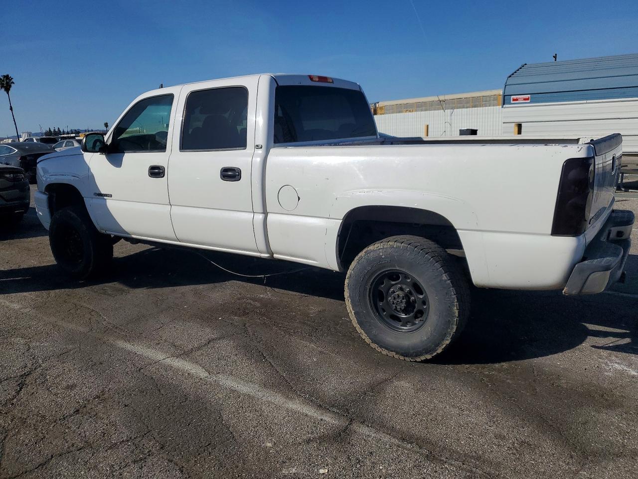 2007 Chevrolet Silverado C2500 Heavy Duty - Image 2