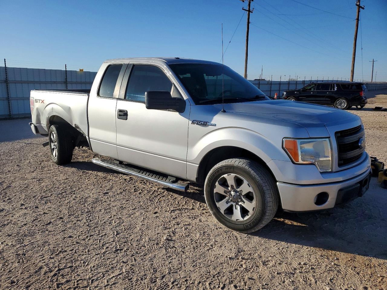 2013 Ford F150 Super Cab - Image 4