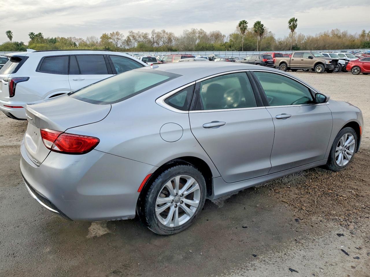 2015 Chrysler 200 Limited - Image 3