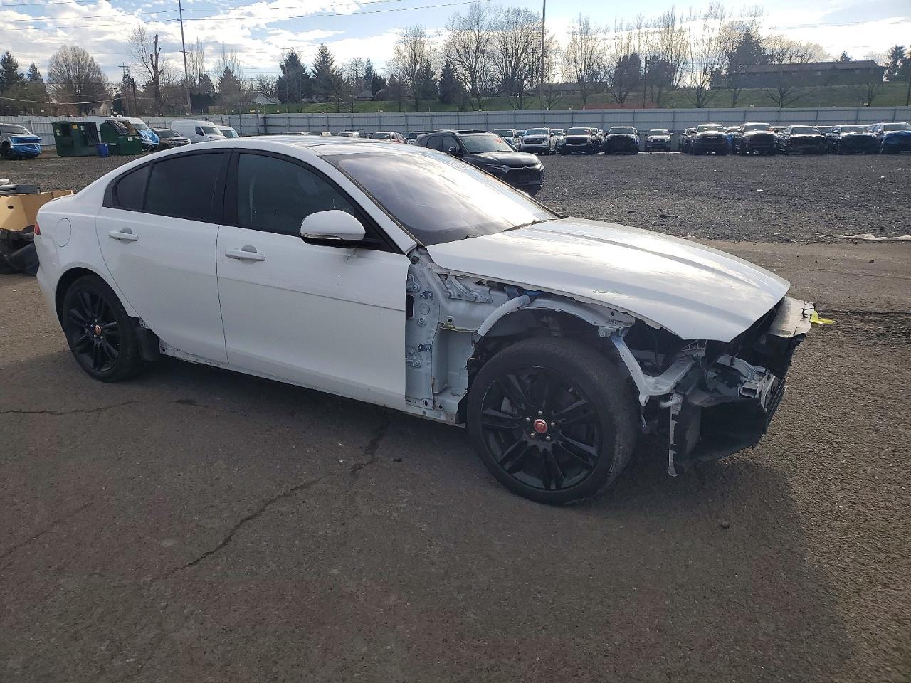 2020 Jaguar Xe S - Фото 4