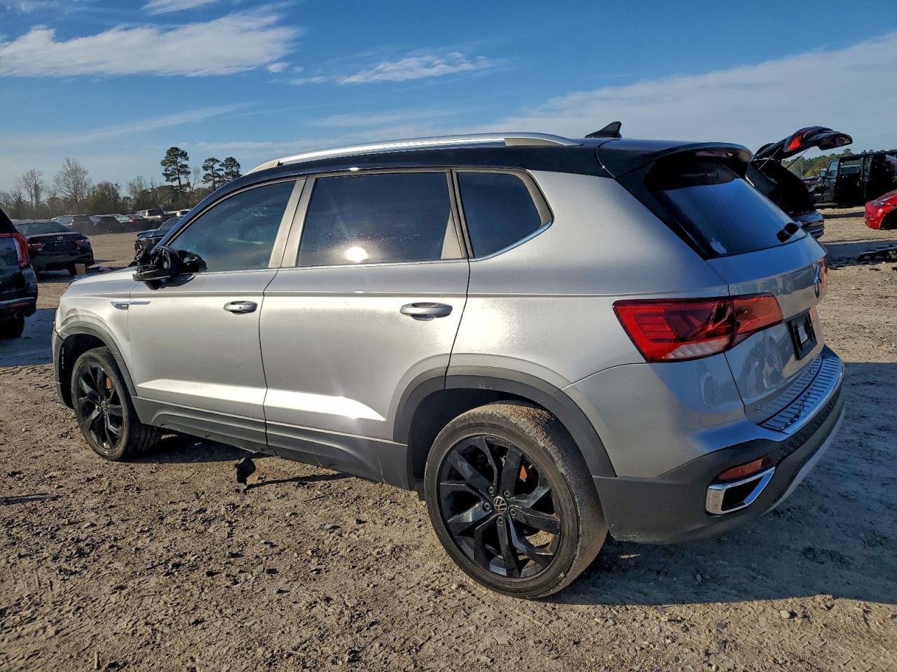 2023 Volkswagen Taos Se - Фото 2