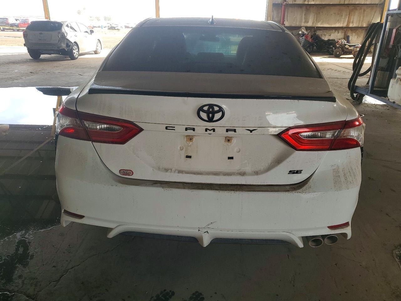 2020 Toyota Camry Se - Фото 6